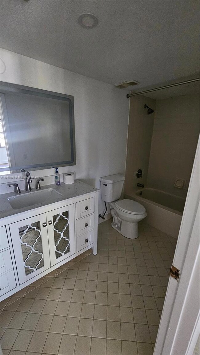 105 Lake Emerald Dr unit 311, Oakland Park, FL 33309 - photo 4