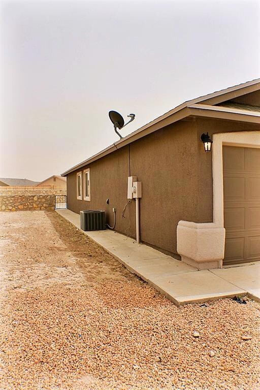 204 Flor Azucena Dr, Socorro, TX 79927 - photo 5