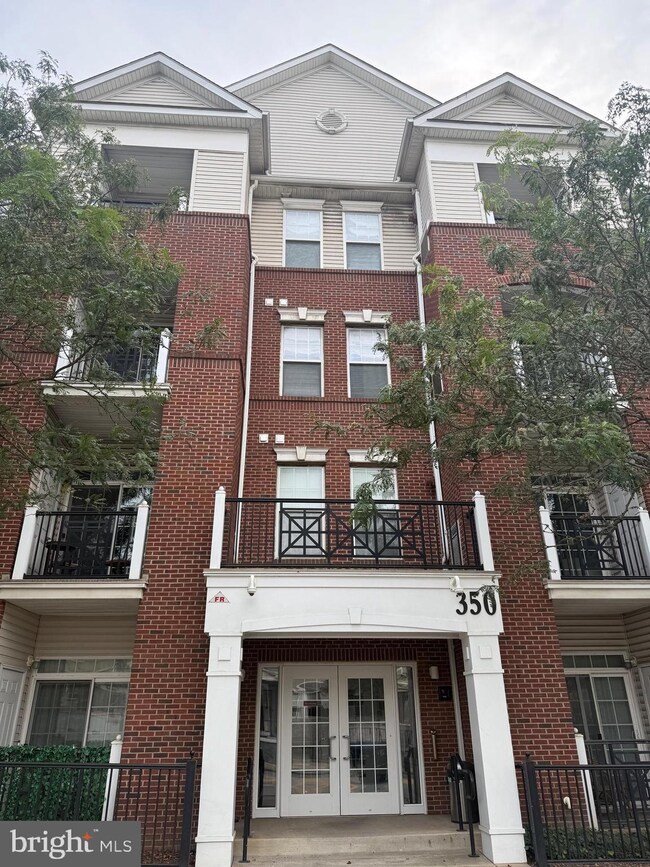 Grande at Riverview unit 3112, Conshohocken, PA 19428 - photo 2