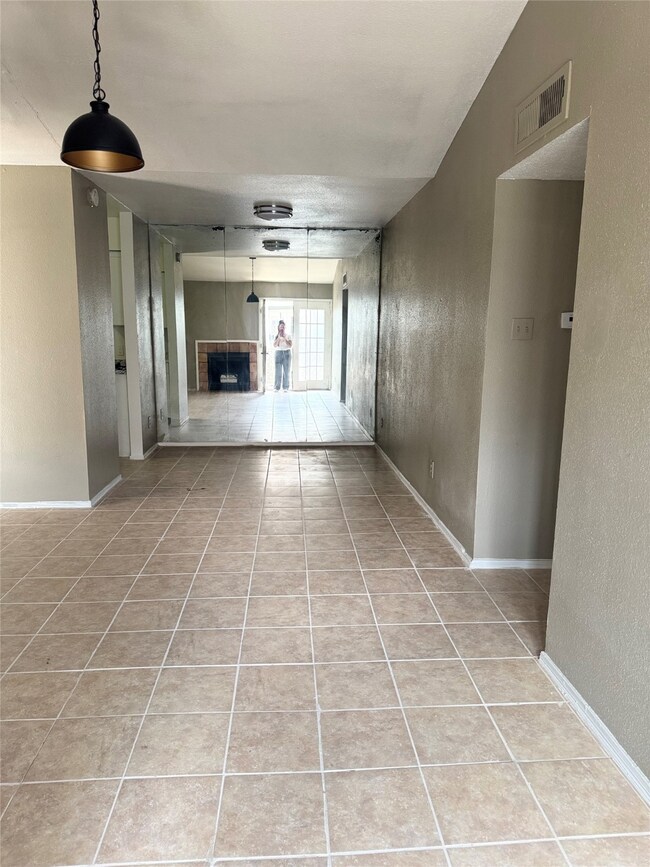 12500 Sandpiper Dr unit 212, Houston, TX 77035 - photo 3