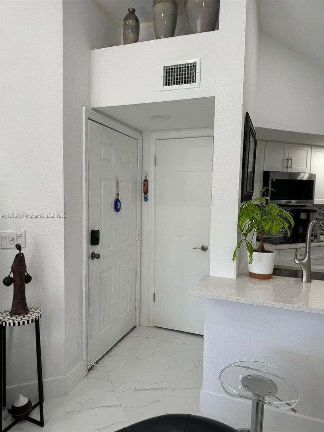 12650 Vista Isles Dr unit 923, Plantation, FL 33325 - photo 2