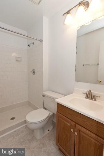 4173 Pleasant Meadow Ct unit 99B, Chantilly, VA 20151 - photo 3