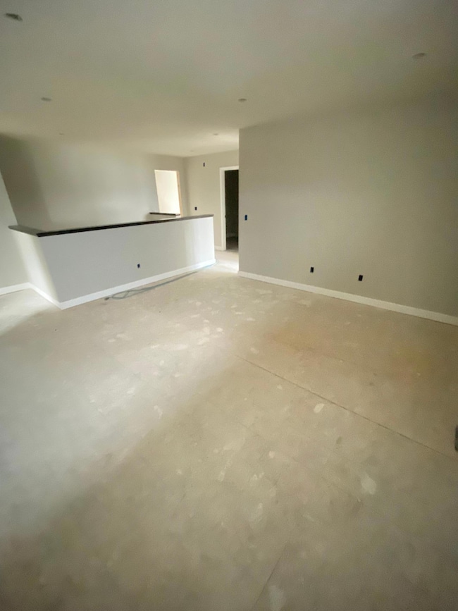 A spacious loft that could be transformed into endless possibilities!