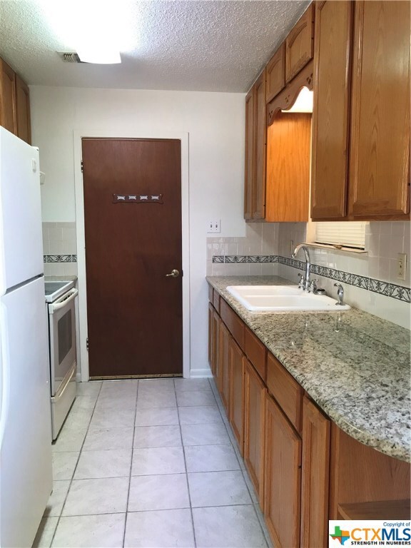 905 Holly St, Copperas Cove, TX 76522 - photo 6