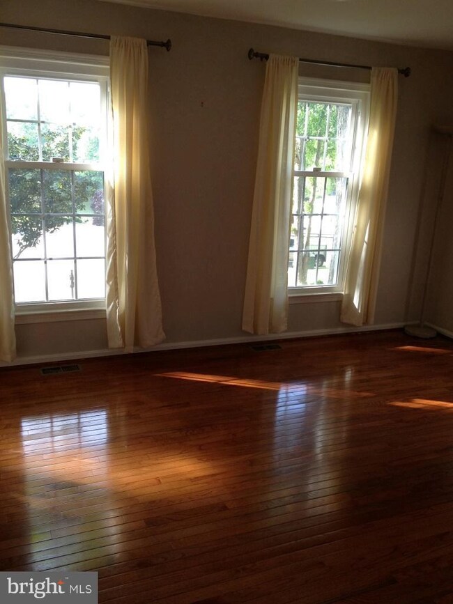 4704 Fishermans Cove, Dumfries, VA 22025 - photo 2