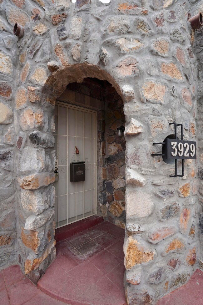 3929 Mckinley Ave, El Paso, TX 79930 - photo 4