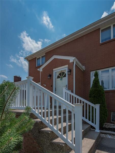Wide Steps with vinyl railings!