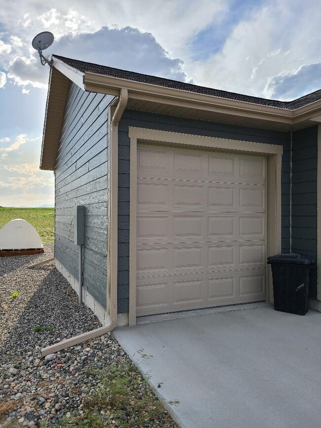 3rd garage stall and not greenhouse approx. 6' x 1