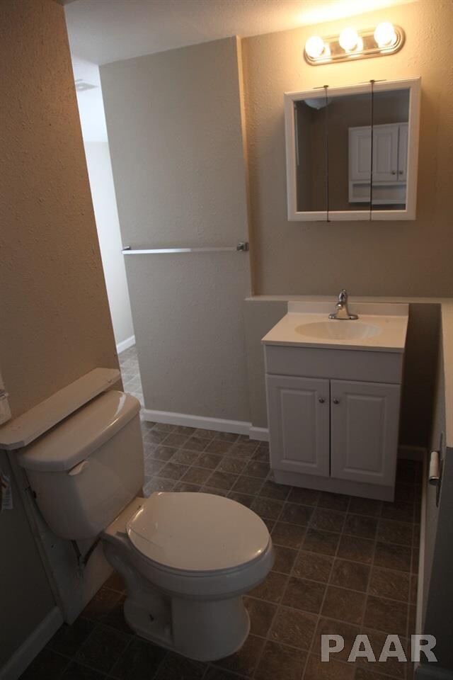 1823 W 6th St, Davenport, IA 52802 - photo 5