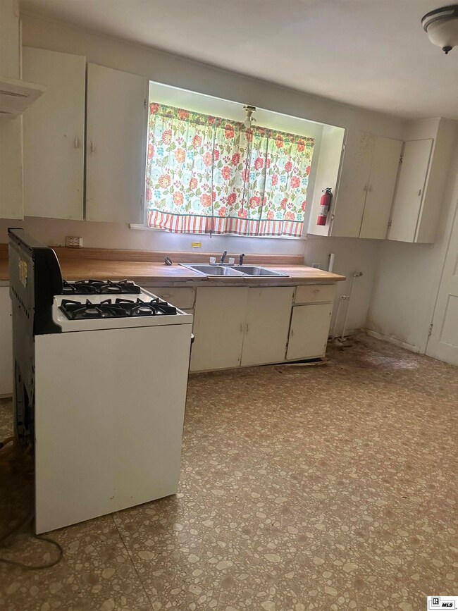 906 Todd St, Bastrop, LA 71220 - photo 4