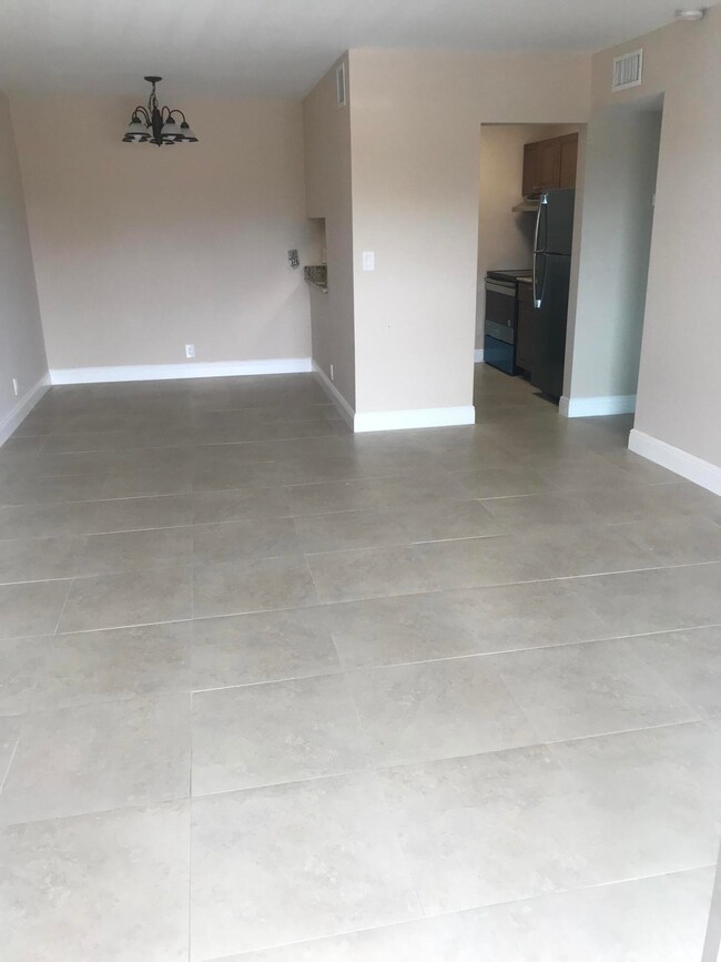 1758 Abbey Rd unit 204A, West Palm Beach, FL 33415 - photo 4