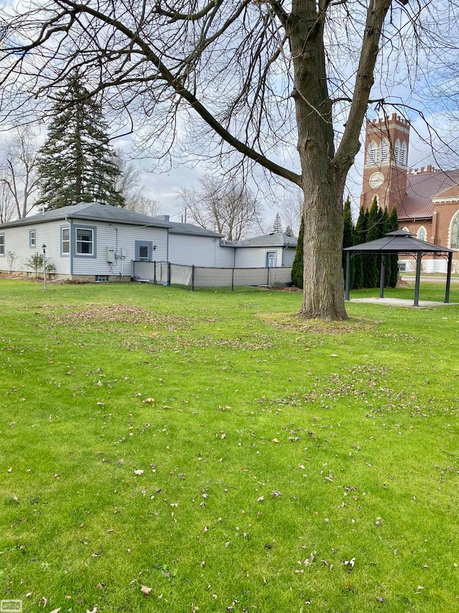 203 E Kempf Ct, Capac, MI 48014 - photo 7