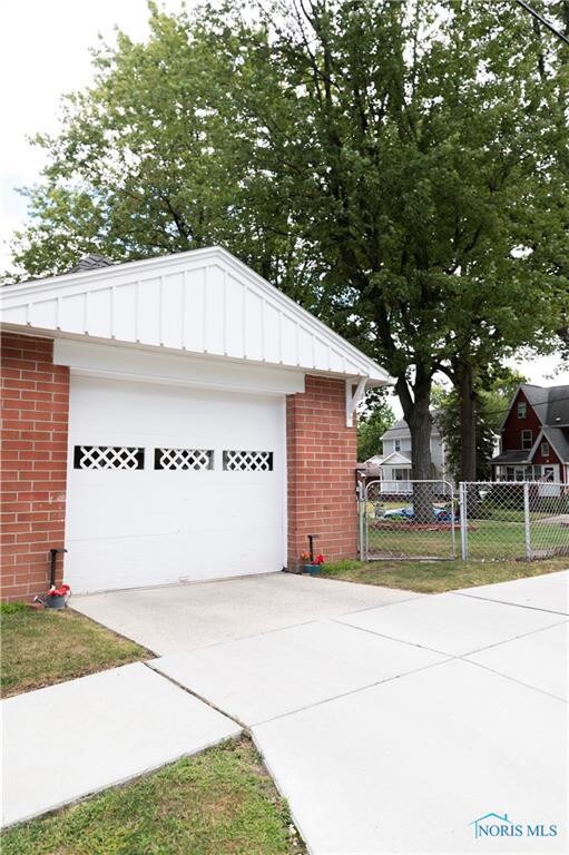 2566 Pershing Dr, Toledo, OH 43613 - photo 4