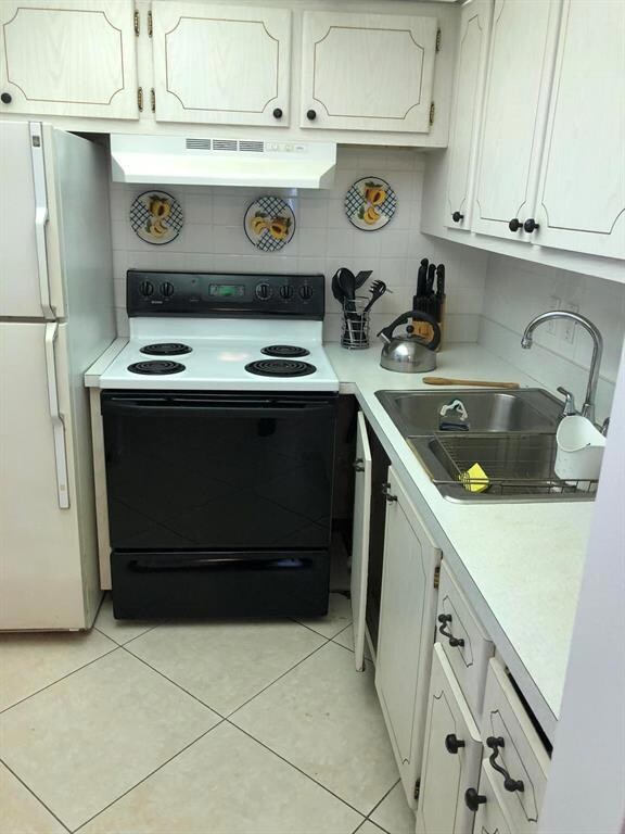 176 Easthampton H, West Palm Beach, FL 33417 - photo 6