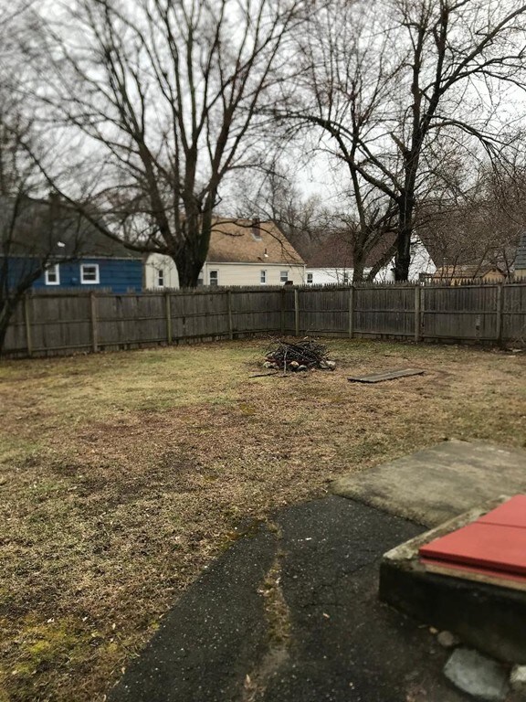 248 Pheland St unit 1, Springfield, MA 01109 - photo 2