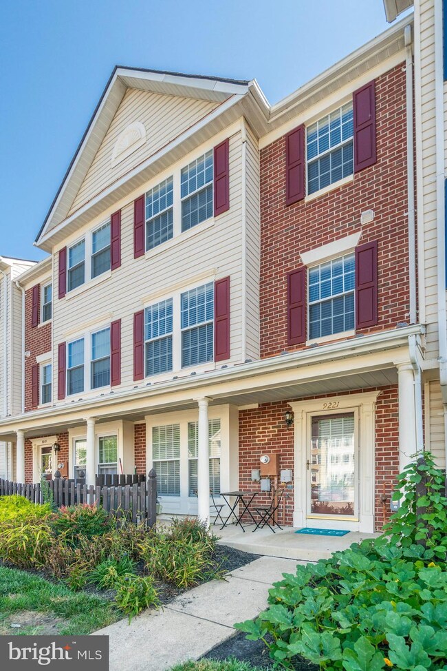 9221 Cardinal Forest Ln unit 32, Lorton, VA 22079 - photo 2