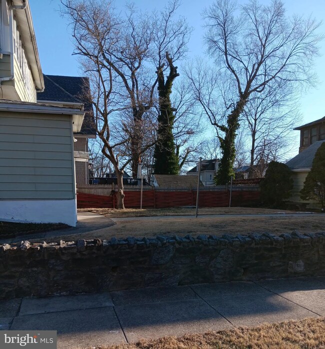 1002 Pembroke Ave unit 65 BEVERLY B, Lansdowne, PA 19050 - photo 2