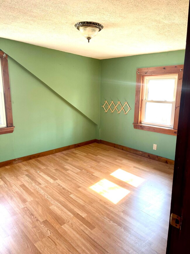 39 Lewiston St, Mechanic Falls, ME 04256 - photo 5