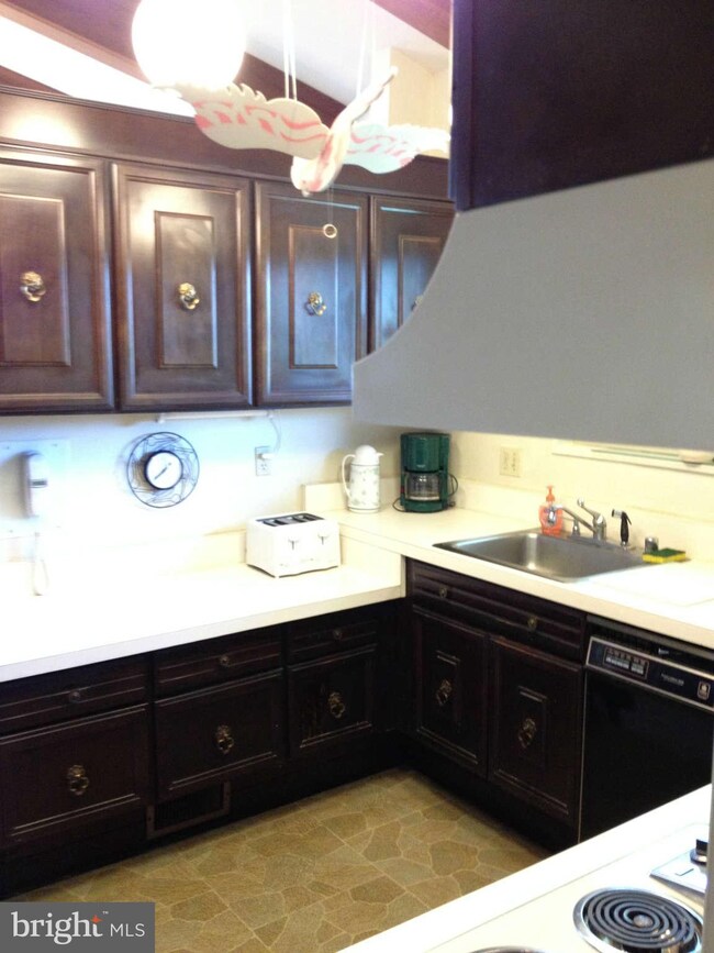 3372 Gleneagles Dr, Silver Spring, MD 20906 - photo 5