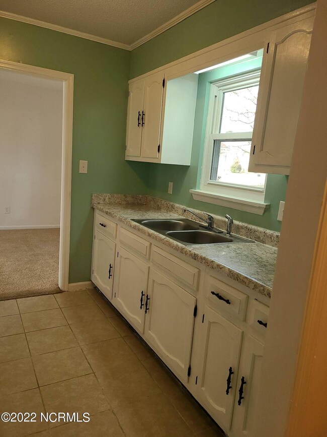 204 Warren Ct, Jacksonville, NC 28546 - photo 2