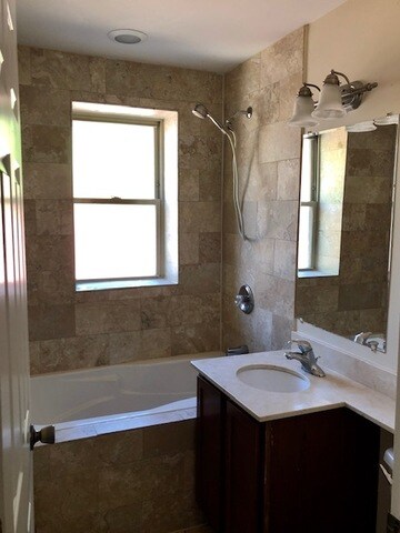 2709 W Glenlake Ave unit 1W, Chicago, IL 60659 - photo 4