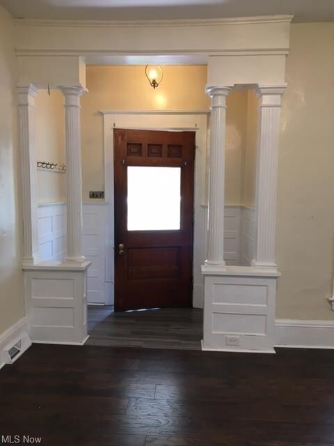 Delightful entry foyer greets you as you enter fir