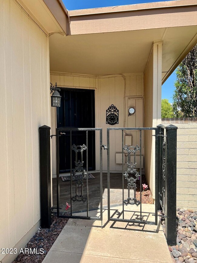 13642 N 109th Ave unit 17F, Sun City, AZ 85351 - photo 3