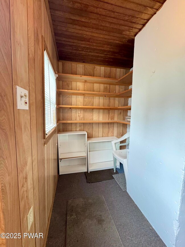 Entry / Storage