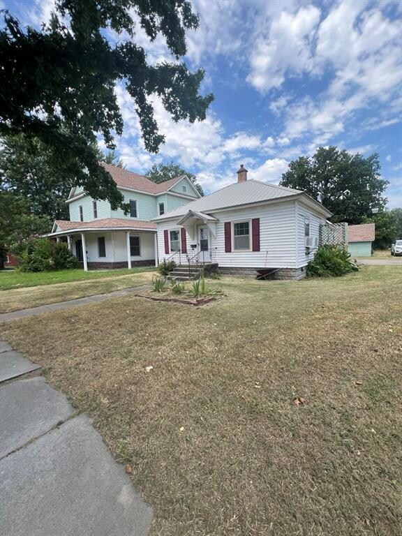 321 W Maple St, Columbus, KS 66725 - photo 5