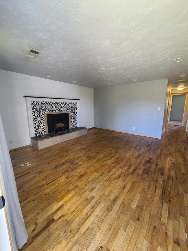 2475 Corona Ave, Medford, OR 97504 - photo 2