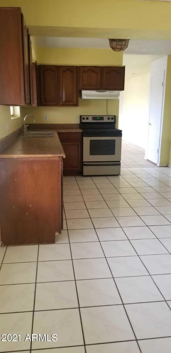 5233 W Monte Vista Rd, Phoenix, AZ 85035 - photo 4