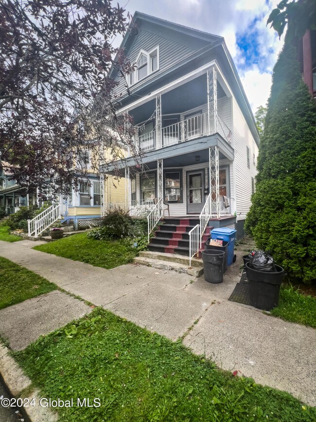 28 Magnolia Terrace