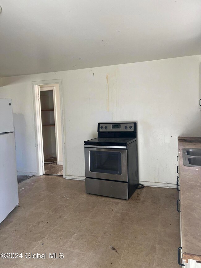 320 Sherman St, Albany, NY 12206 - photo 7