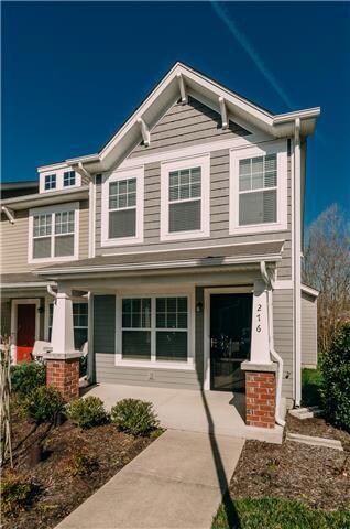 End unit! MOVE IN READY! 