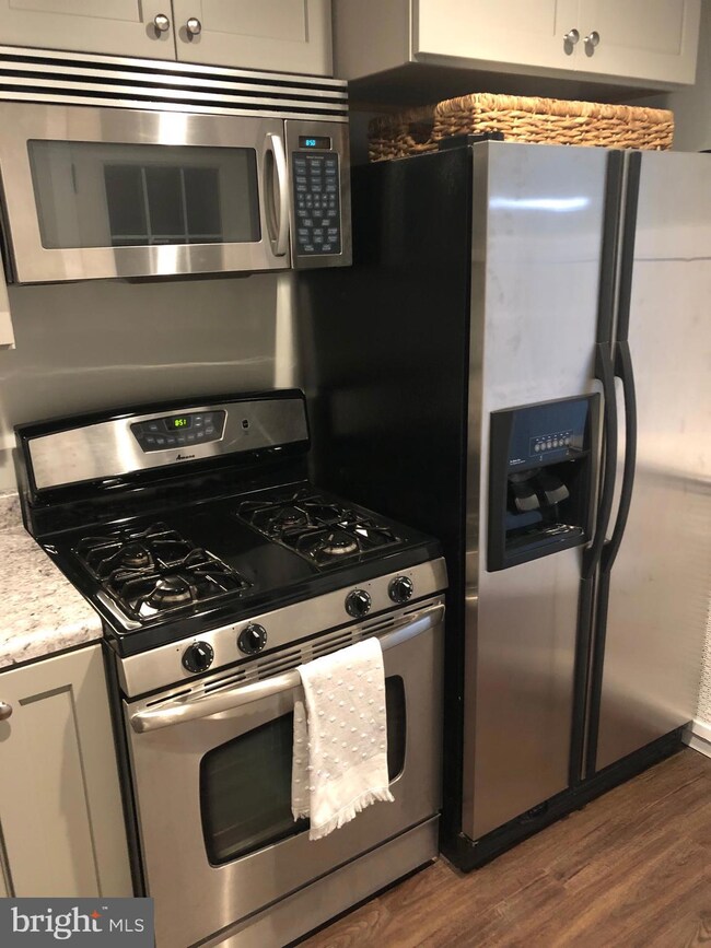 532 N 11th St, Reading, PA 19604 - photo 2