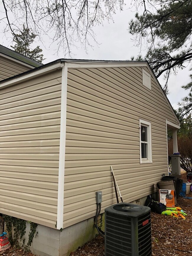 1605 1st St, Victoria, VA 23974 - photo 2