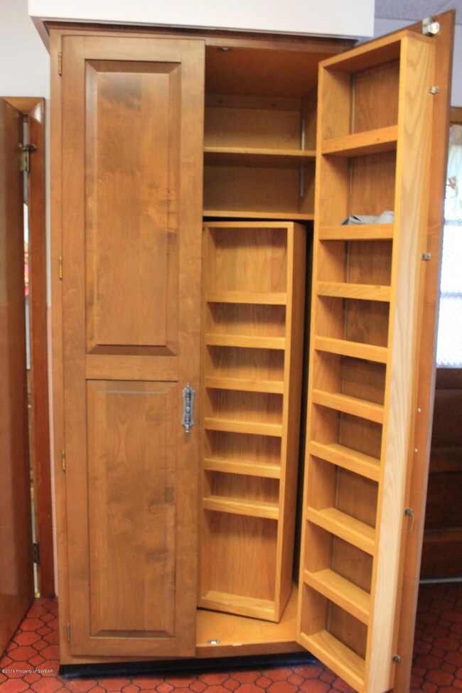 48 Farley Ln, Wilkes Barre, PA 18702 - photo 5