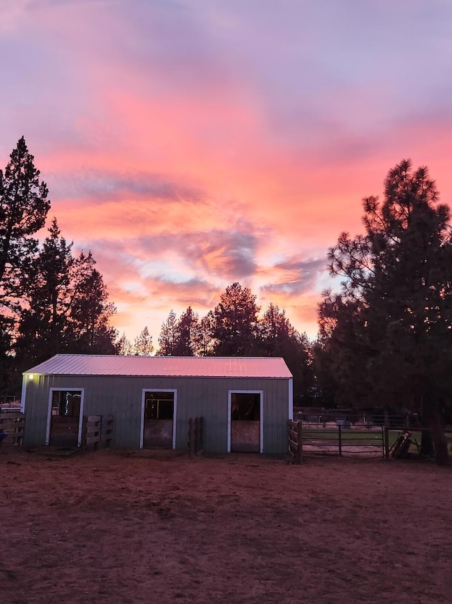 67205 Bass Ln, Bend, OR 97701 - photo 5