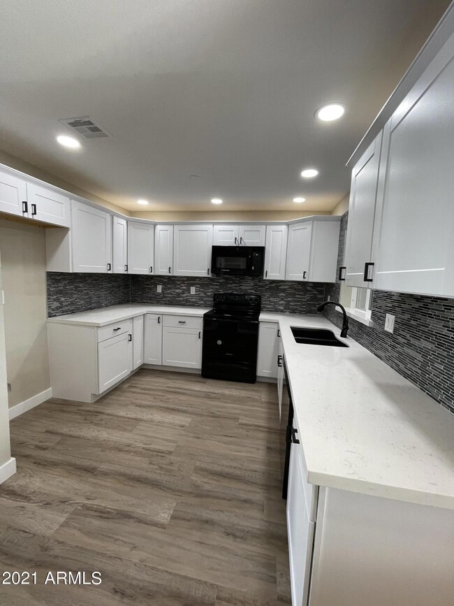 11005 W Santa fe Dr, Sun City, AZ 85351 - photo 7