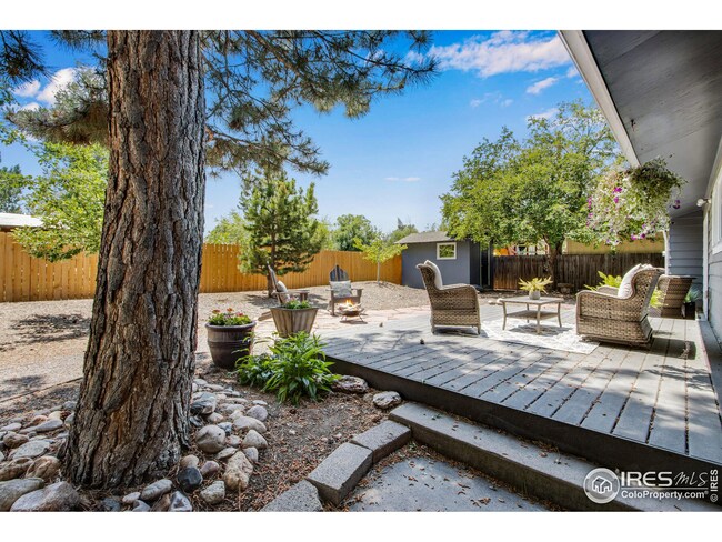 Calling all outdoor lover's! Multi-tiered massive composite deck - perfect for BBQs and outdoor entertaining!