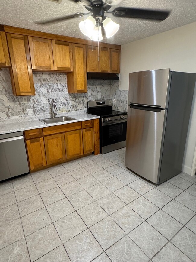 10134 Kirkglen Dr unit 1, Houston, TX 77089 - photo 3