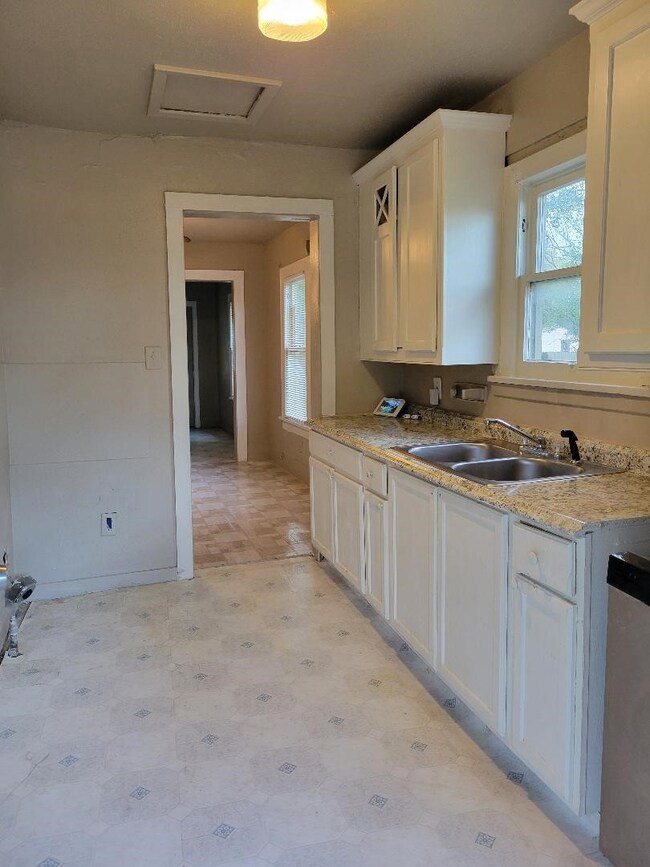 8116 Willow St, Houston, TX 77088 - photo 2