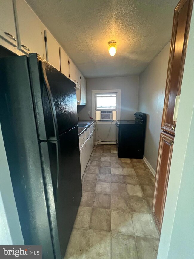 202 S Samuel St unit 205, Charles Town, WV 25414 - photo 2