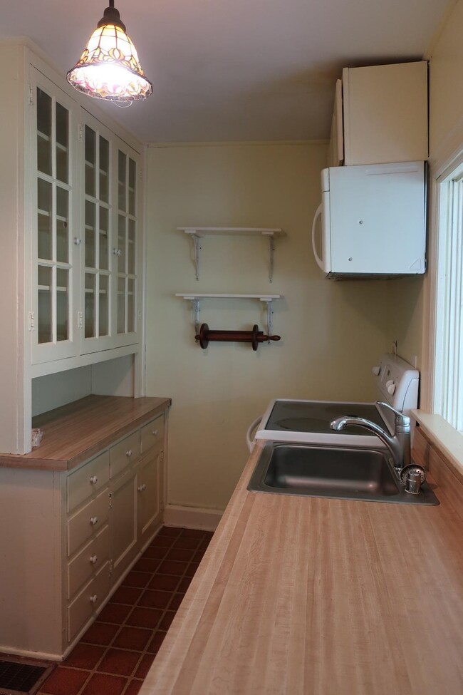 32 Graham Ave, Frankfort, KY 40601 - photo 7