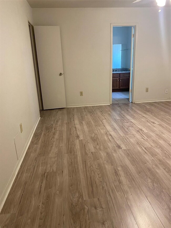 9402 Carmalee St, Houston, TX 77075 - photo 5