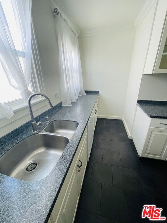 202 S Berendo St unit 202 1/2, Los Angeles, CA 90004 - photo 3