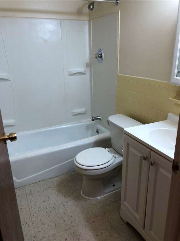 41 Cherry St, Pawtucket, RI 02860 - photo 4