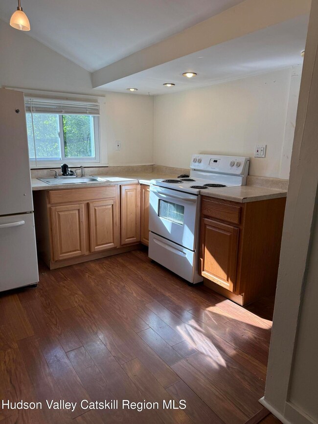 123 Queens Hwy unit 2, Kerhonkson, NY 12446 - photo 3