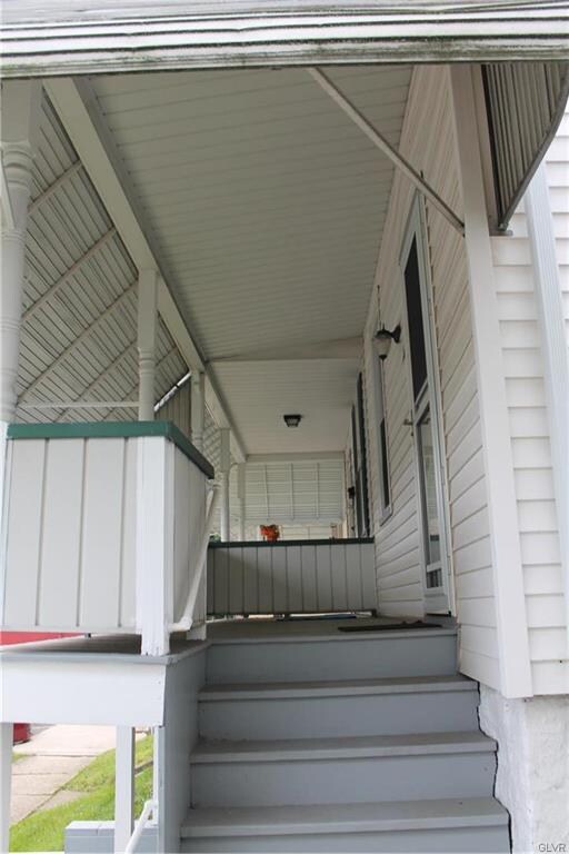 636 E Bertsch St, Lansford, PA 18232 - photo 3