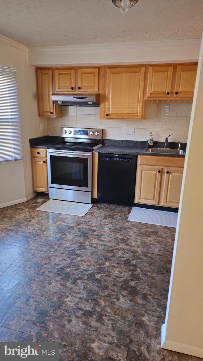 8123 Steeple Chase Ct, Springfield, VA 22153 - photo 3